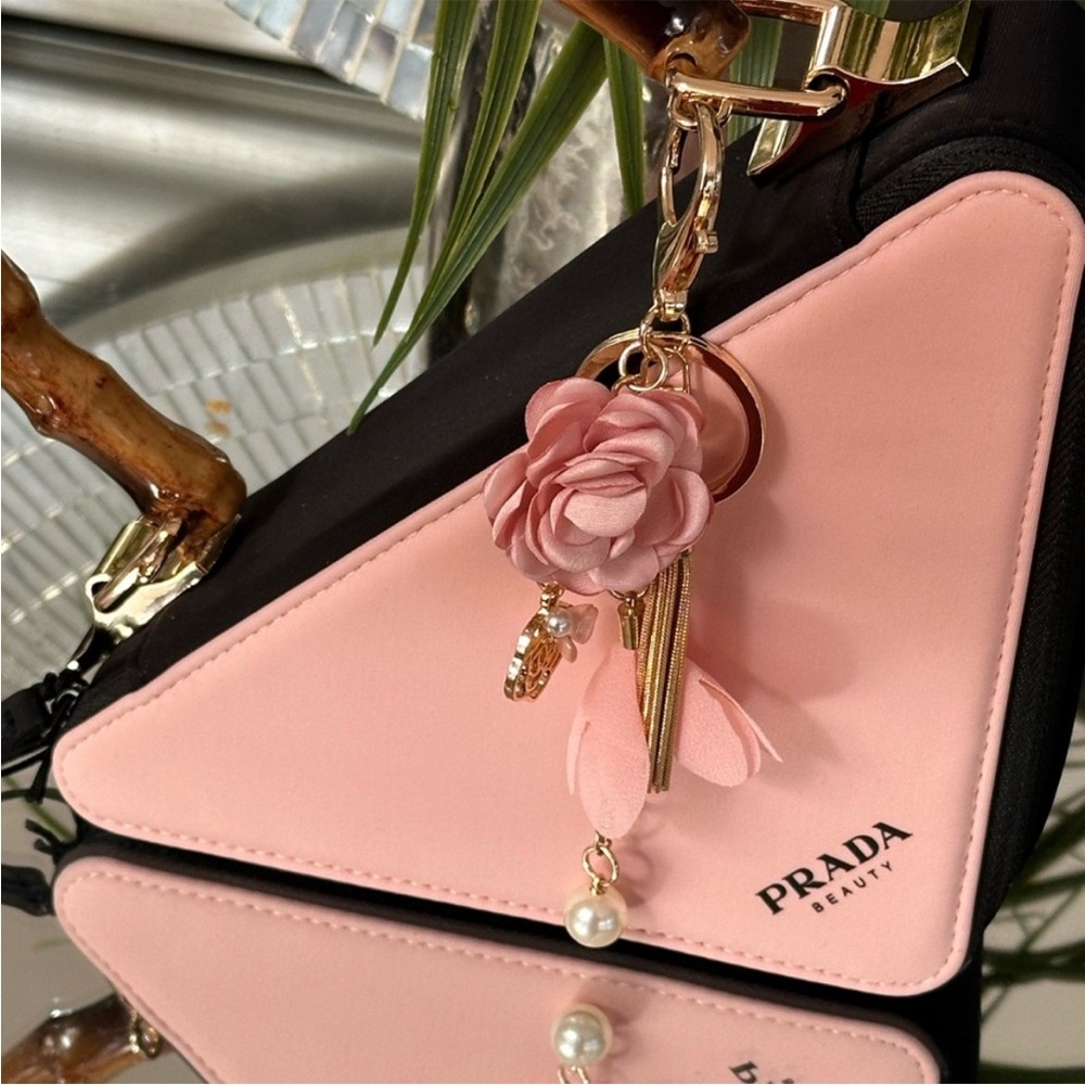 Prada - Picture 5 of 8